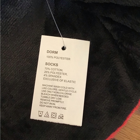 Disney’s Mickey Mouse Sleep Lounger with Socks (NWT) (Size: Medium/ 8/10) - Picture 12 of 14